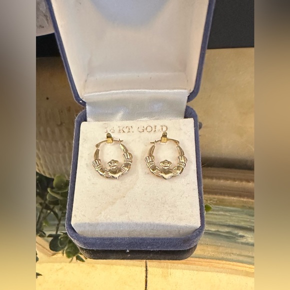 14K Gold Claddagh Creole Hoop Earrings - Picture 3 of 5
